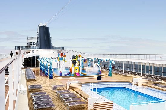 MSC Armonia piscina